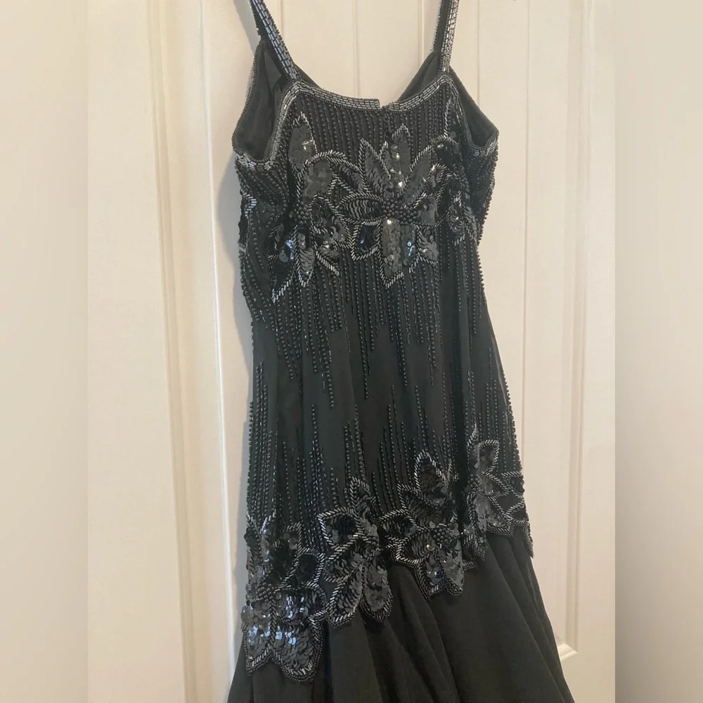 Black Tie silk beaded dress size 4 - Picture 3 of 10